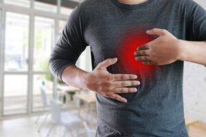 ¿Tienes reflujo gastroesofágico? Conoce acerca de los síntomas, causas y tratamientos.
